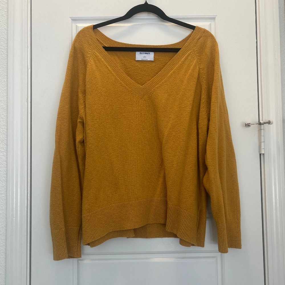 Old Navy L Mustard V-Neck Sweater